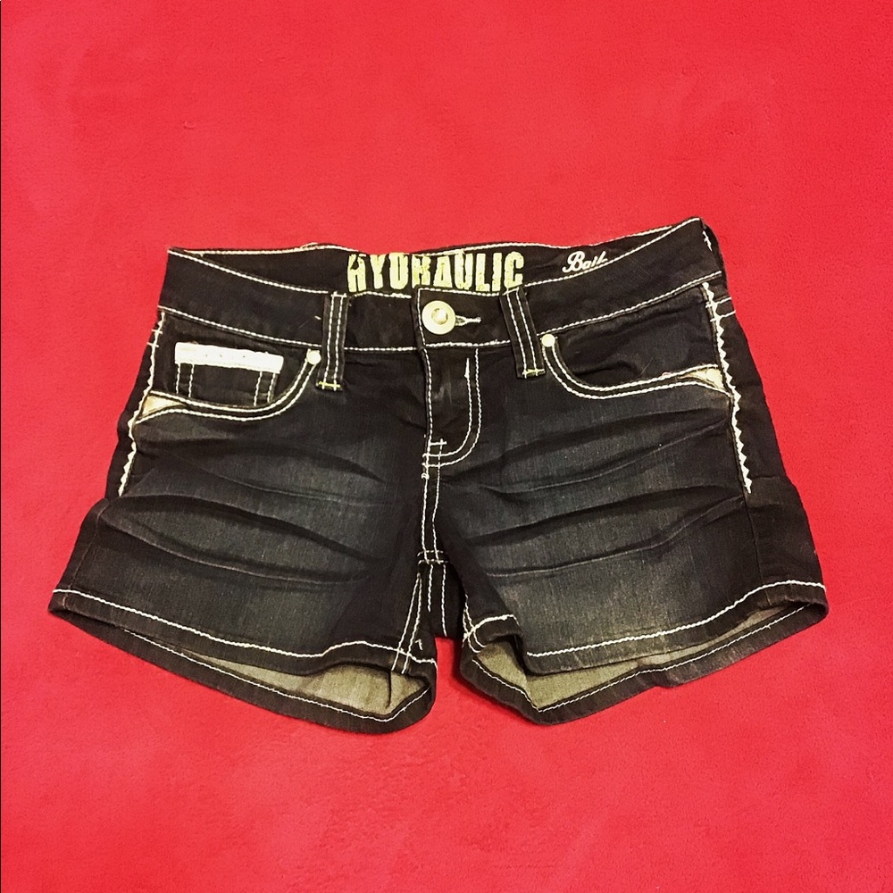 Jean shorts with decorative back pockets